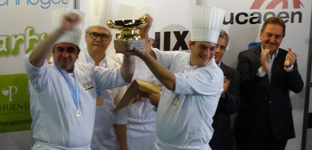 Giancarlo Timballo entreg la Copa al Mejor Helado