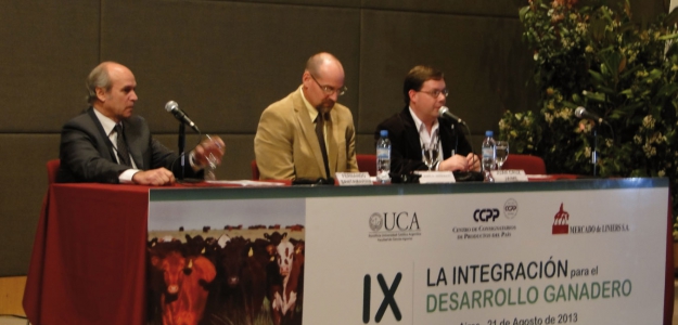 El Dr. John Anderson fue presentado por el Lic. Juan Cruz Jaime, Director Ejecutivo de CASAFE y por Fernando Santamarina, Presidente del CCPP.