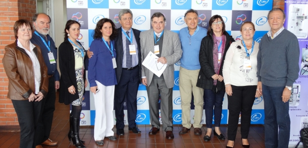 Rosa Mrquez, Jorge Welti y Gustavo Barboza Cnovas (centro) con expresidentes y organizadores de las diez ediciones de CIBIA.