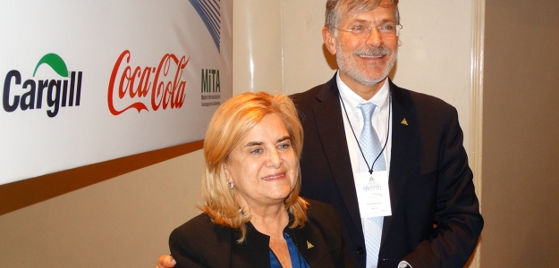 Susana Socolovsky presentó a Luis Fernández en el 2° Simposio sobre Innovación en Industrias Alimentarias