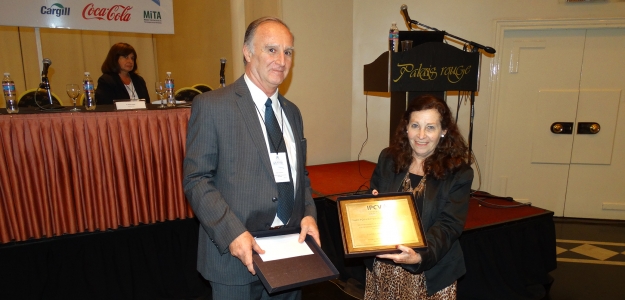 La Dra. Zaritzky recibi el premio IPCVA en representacin del grupo de trabajo ganador