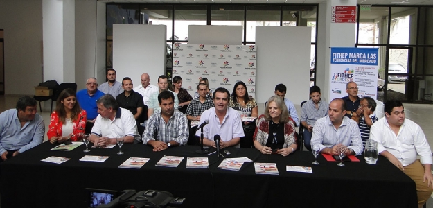 Lanzamiento FITHEP NORDESTE en la Casa de las Culturas  Resistencia.  En el centro, el Ministro de Industria, Gustavo Ferrer, acompaado de Ana Galibert (FITHEP), del Subsecretario de Industria de la Intendencia de Resistencia, Sebastin Lifton y fu