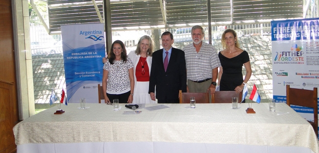 Mesa de lanzamiento en la Embajada Argentina en Paraguay. Los empresarios paraguayos Ivonne Insfranc y Carlos Fontclara disertaron sobre sus experiencias en la primera edicin de Fithep Nordeste y lo que esperan de la prxima