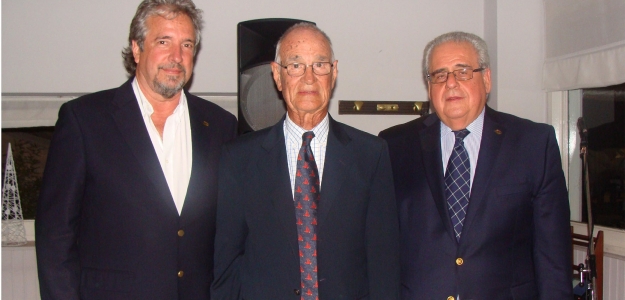 El ex Presidente de FEPALE Ricardo James (centro) fue homenajeado por su trayectoria en la institucin.