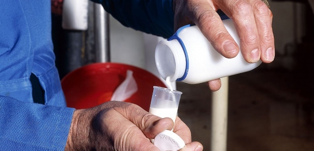 Determinacin de pesticidas organoclorados y organofosforados en leche